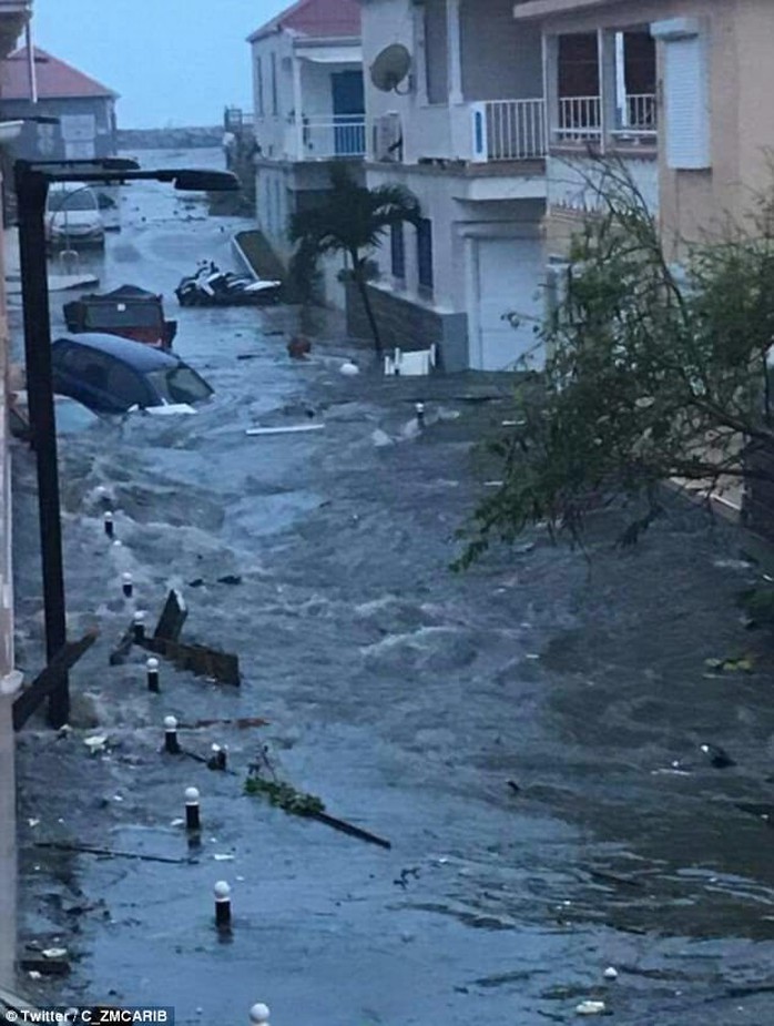 Siêu bão Irma phá hủy 90% đảo Barbuda, đang hướng đến Mỹ - Ảnh 7.