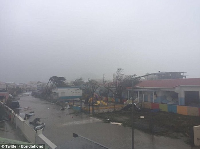 Siêu bão Irma phá hủy 90% đảo Barbuda, đang hướng đến Mỹ - Ảnh 8.