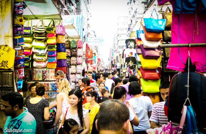 Chợ Quý Bà, thiên đường mua sắm hàng hiệu giá rẻ ở Hồng Kông - Ảnh 3.