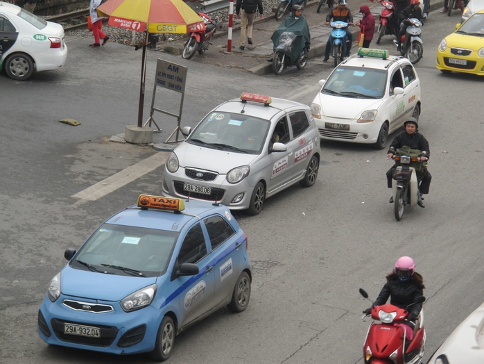 Lo tài xế taxi mất việc - Ảnh 1.