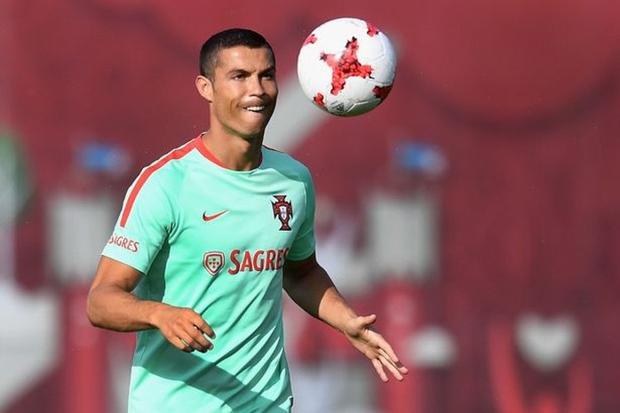 HLV tuyển Bồ Đào Nha tin Ronaldo vô tội - Ảnh 1.
