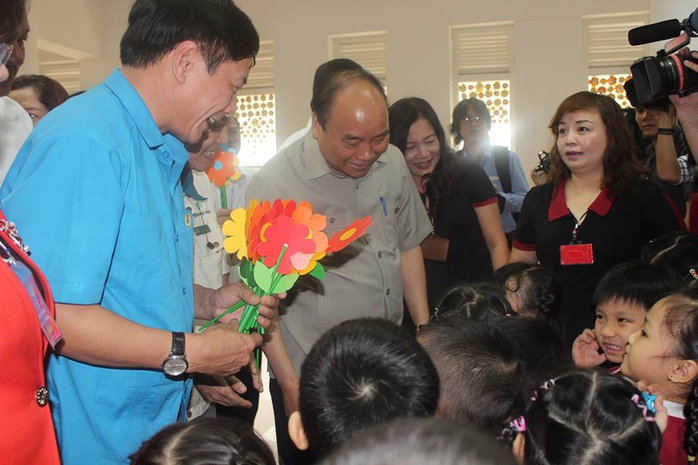 Thủ tướng Nguyễn Xuân Phúc gặp gỡ công nhân lao động Đồng Nai - Ảnh 2.