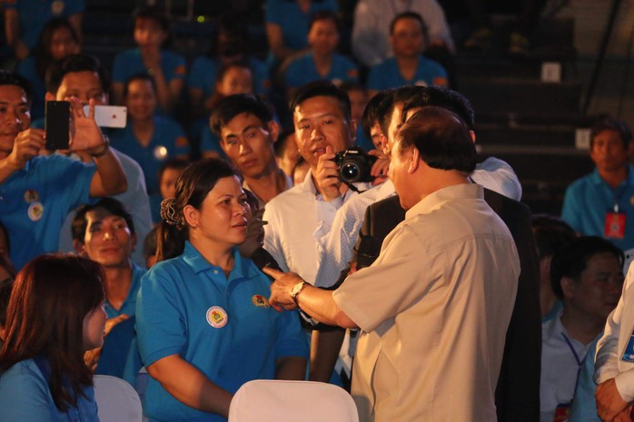 Thủ tướng Nguyễn Xuân Phúc trực tiếp trả lời công nhân