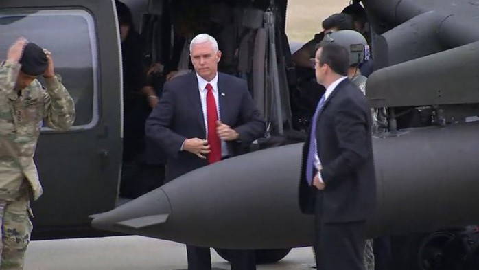 
Ông Pence đã đến Trại Bonifas. Ảnh: CNN
