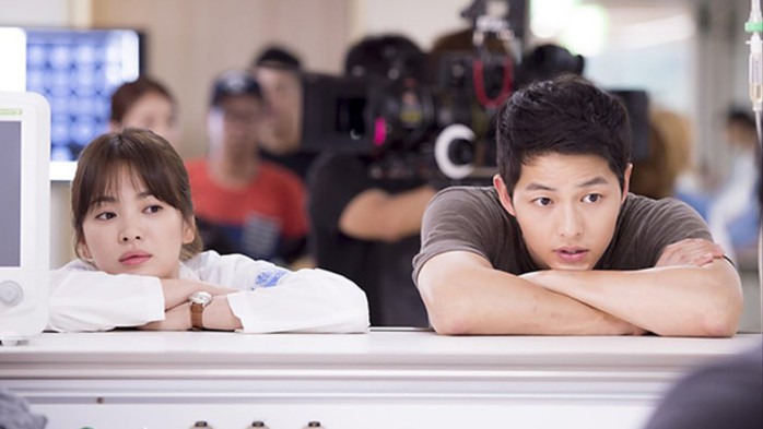 Sắp cưới Song Hye Kyo, Song Joong Ki bị “soi” kỹ - Ảnh 3.