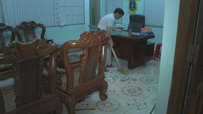Nhóm 20 đối tượng đập phá trường để giải cứu người - Ảnh 1. Nhóm 20 đối tượng đập phá trường để giải cứu người - Ảnh 1.