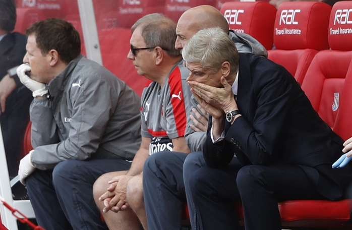 Bị fan Arsenal đòi sa thải, Wenger vẫn thản nhiên - Ảnh 2.