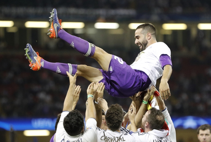 Chùm ảnh Real Madrid mừng chức vô địch châu Âu lần thứ 12 - Ảnh 10.