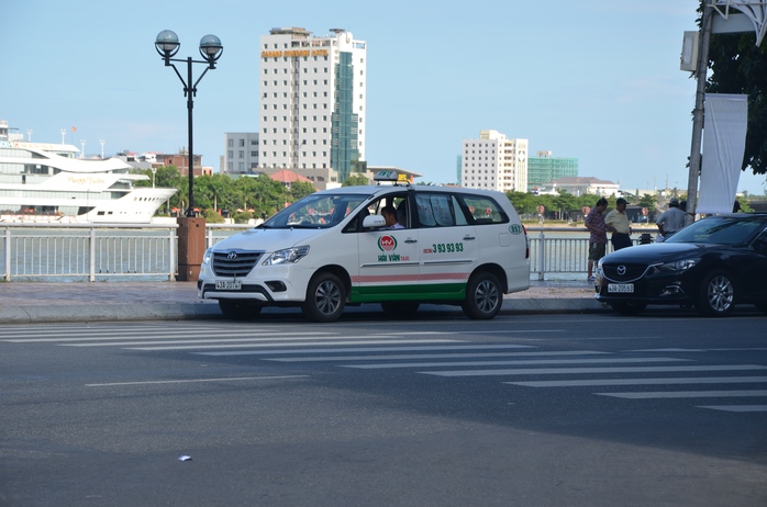 Sa thải tài xế taxi chém khách Hàn Quốc 700.000 đồng - Ảnh 1.