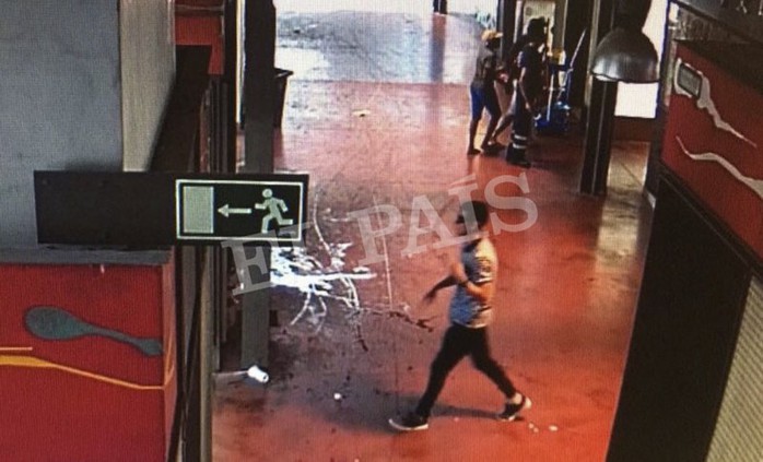 Đào thoát đẫm máu, kẻ lao xe ở Barcelona gục dưới đạn cảnh sát - Ảnh 2.