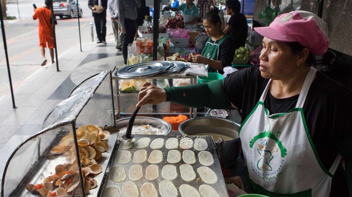 
Thủ đô Bangkok - Thái Lan có thể không còn ẩm thực đường phố vào cuối năm nay Ảnh: Bloomberg
