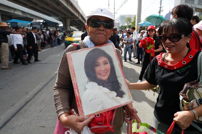 Bà Yingluck đổ bệnh nặng, tòa án Thái Lan phát lệnh bắt - Ảnh 2.