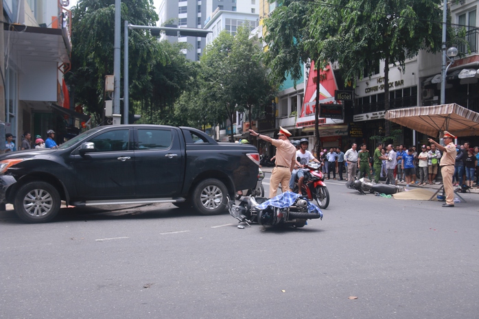 Nữ tài xế xe bán tải gây tai nạn liên hoàn,  3 người thương vong - Ảnh 2.