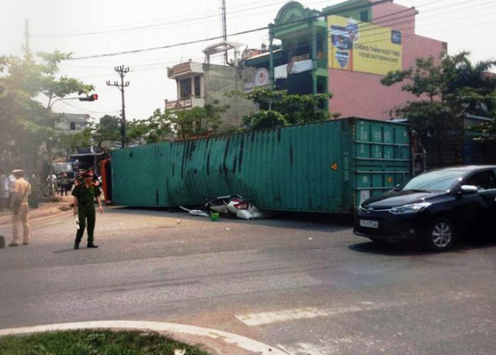 
Hiện trường vụ tai nạn giao thông đặc biệt nghiêm trọng tại Nam Định
