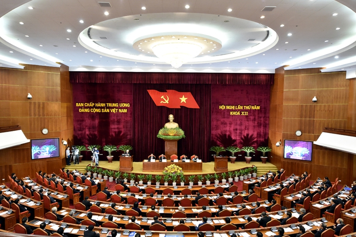 Thủ tướng Nguyễn Xuân Phúc điều hành phiên họp Hội nghị Trung ương 5 - Ảnh 1.