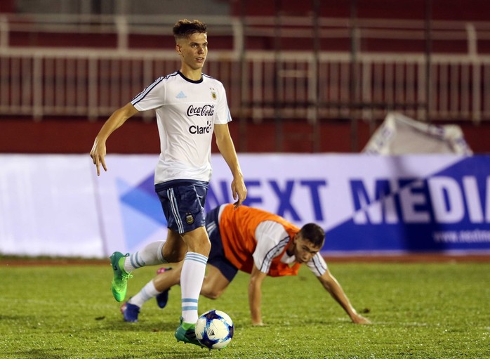 Các HLV U20 Argentina thích... chụp ảnh - Ảnh 1.