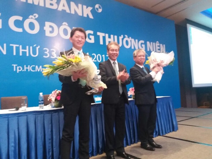 Ông Yutaka Moriwaki (bìa trái), thành viên HĐQT mới của Eximbank vừa được bầu. Ảnh: Thy Thơ