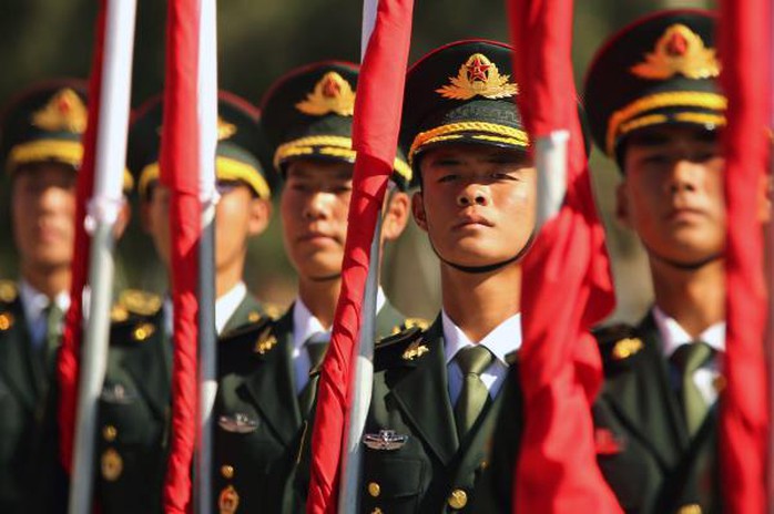 Binh sĩ Trung Quốc nhận được lệnh sẵn sàng tiến đến biên giới Triều Tiên. Ảnh: UPI