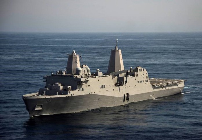 Tàu chiến Mỹ cập Cảng quốc tế Cam Ranh - Ảnh 1.