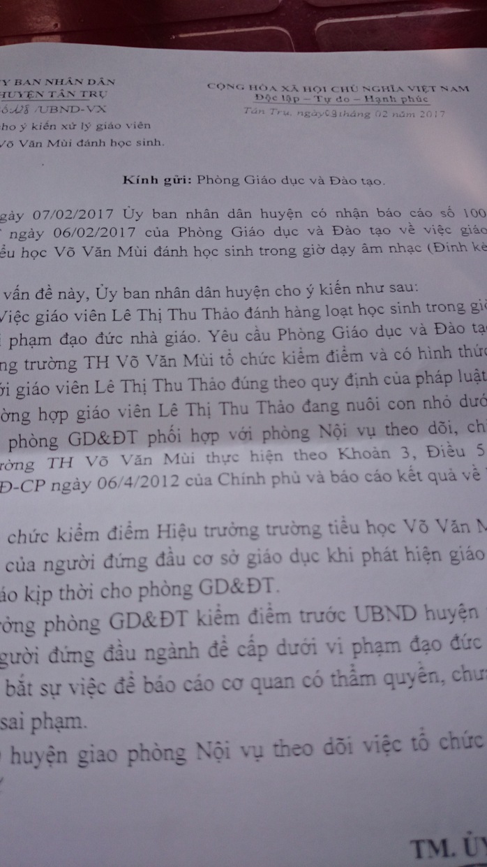 
Văn bản Chủ tịch UBND huyện chỉ đạo kỷ luật giáo viên đánh đòn nhiều học sinh
