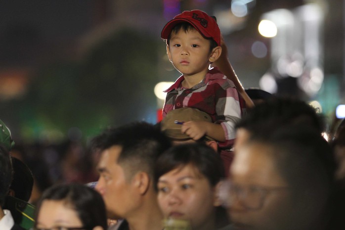 Mãn nhãn với “Nghệ thuật đường phố TP HCM” trên phố đi bộ Nguyễn Huệ - Ảnh 8.