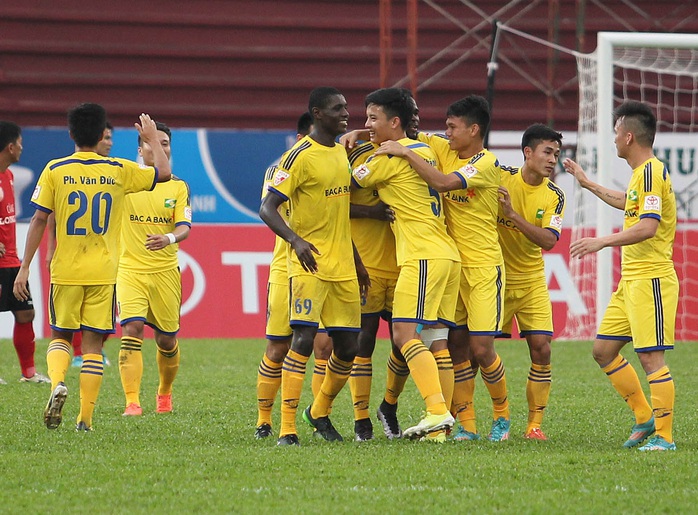 Thoát penalty, Hoàng Anh Gia Lai vẫn thất thủ trên sân Vinh - Ảnh 2.