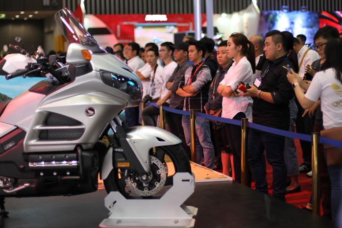 Mô tô cổ điển gây sốt tại Motor show 2017 - Ảnh 16. Mô tô cổ điển gây sốt tại Motor show 2017 - Ảnh 16.