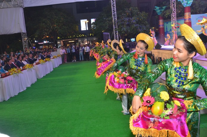Ngắm nghệ sĩ Việt - Hàn - Nga - Campuchia lộng lẫy trên sân khấu - Ảnh 6.