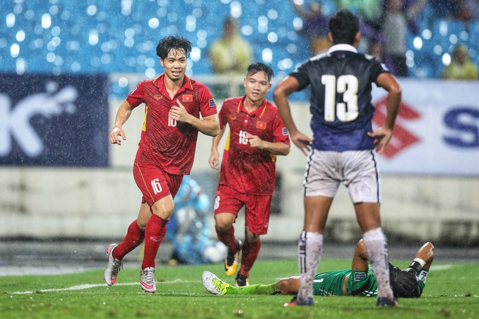 Thắng 5 sao Campuchia, Việt Nam đặt 1 chân vào VCK Asian Cup - Ảnh 18.