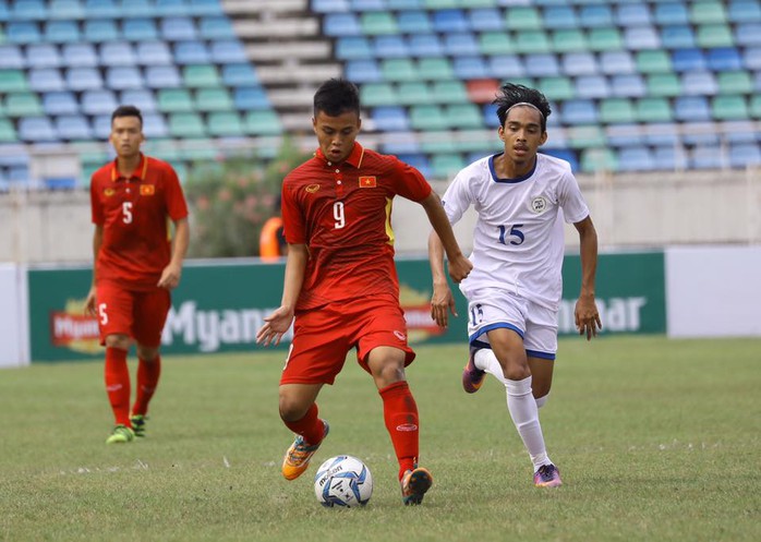 U18 Việt Nam thắng đậm Philippines, lên đầu bảng B - Ảnh 2.