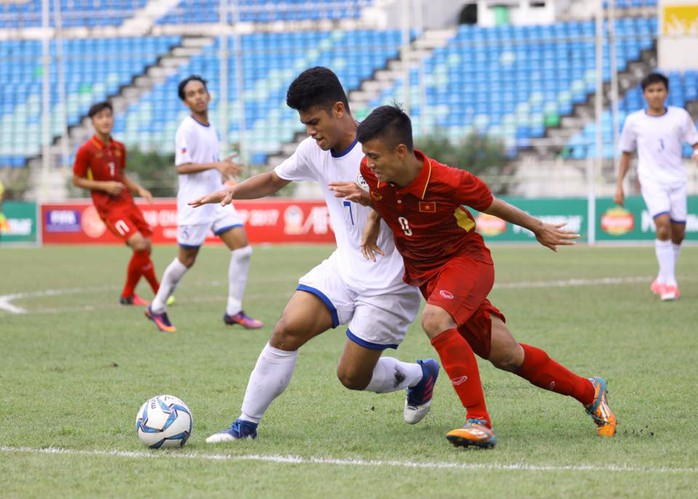 U18 Việt Nam thắng đậm Philippines, lên đầu bảng B - Ảnh 1.