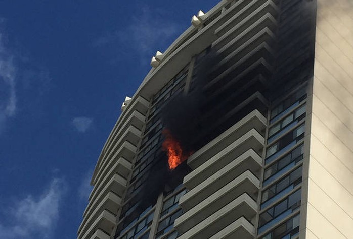Mỹ: Cháy tòa nhà 36 tầng, 3 người thiệt mạng - Ảnh 2.