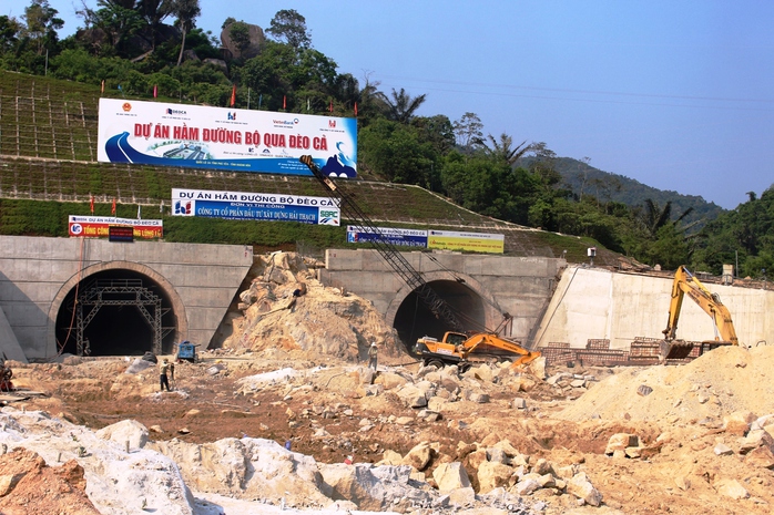 
Hầm đèo Cả đang thi công những hạng mục cuối
