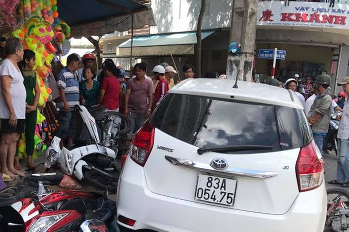 Công an Sóc Trăng lên tiếng vụ ô tô 7 chỗ gây tai nạn hàng loạt - Ảnh 2.