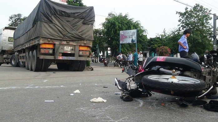 Đôi nam nữ thương vong trên đường đi làm - Ảnh 2.