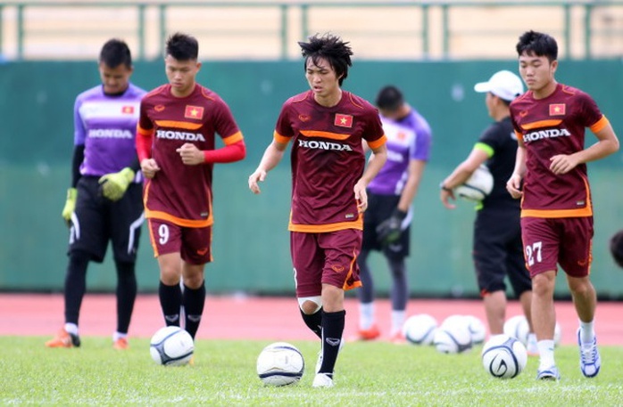 Ai là tuyển thủ mặc nhiều số áo nhất bóng đá Việt? - Ảnh 3.