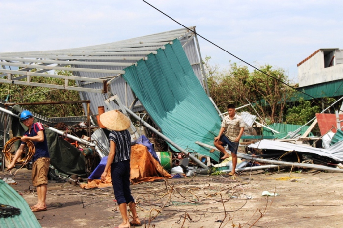 Cận cảnh trường học tan hoang, nhà cửa đổ nát sau bão - Ảnh 17.