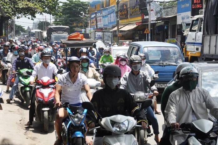 “Cắt mặt” làm xe tải tông 3 xe máy, 1 thanh niên bị tạm giữ - Ảnh 2.