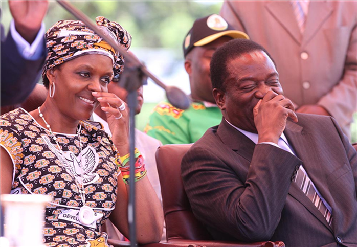 
Ông Mnangagwa và bà Grace Mugabe. Ảnh: New Zimbabwe
