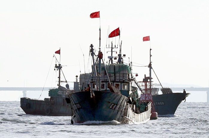 Tàu cá Trung Quốc đâm tàu cảnh sát biển Hàn Quốc - Ảnh 1.