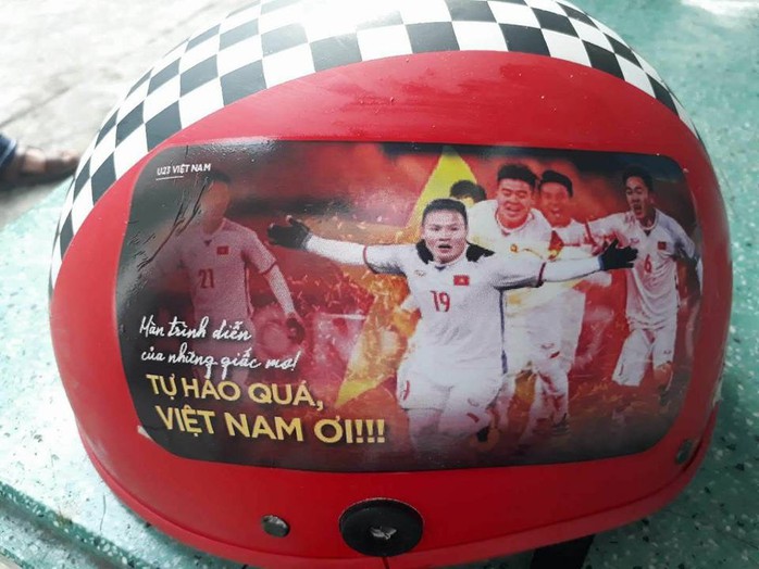 Sản phẩm cổ vũ đội tuyển U23 Việt Nam hút hàng chưa từng thấy - Ảnh 4.