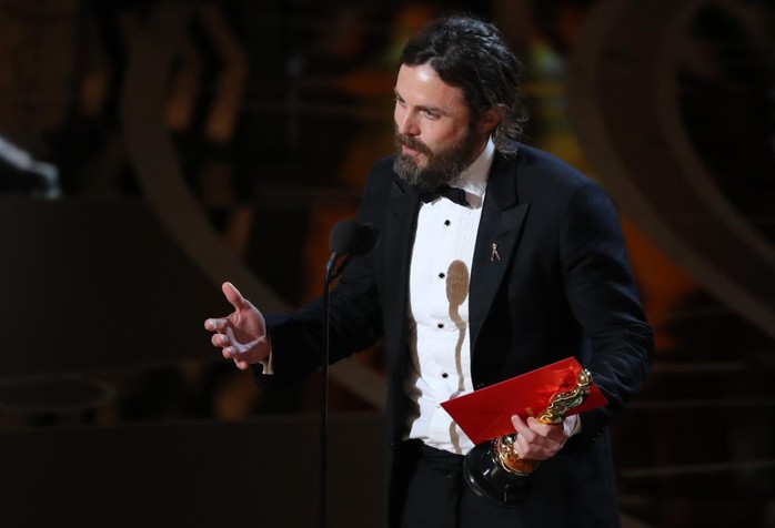 Tài tử Casey Affleck bị loại khỏi Oscar vì bê bối tình dục - Ảnh 2.