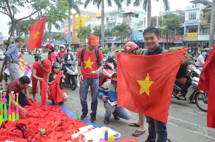 Lắp hàng loạt màn hình khủng xem trực tiếp U23 Việt Nam thi đấu - Ảnh 6.