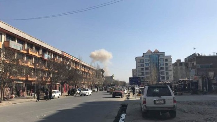 Taliban đánh bom bằng xe cứu thương, 214 người thương vong - Ảnh 3.