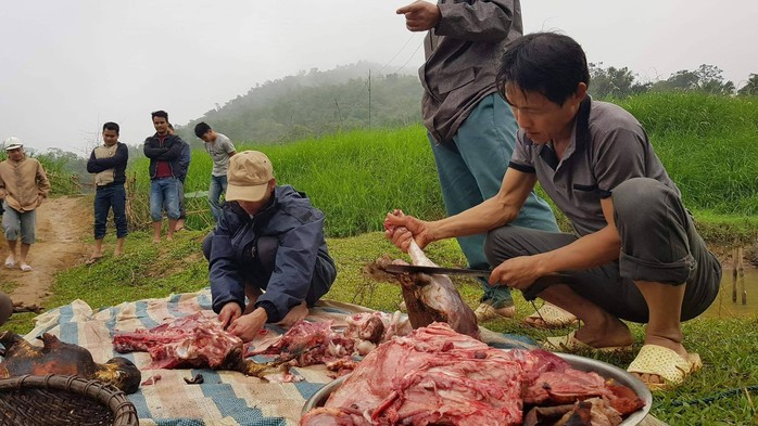 Mẹ Bùi Tiến Dũng ngất khi Quang Hải ghi bàn gỡ hòa cho U23 Việt Nam - Ảnh 2.