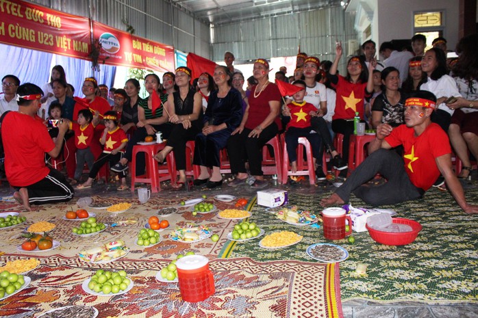 Mẹ Bùi Tiến Dũng ngất khi Quang Hải ghi bàn gỡ hòa cho U23 Việt Nam - Ảnh 12.