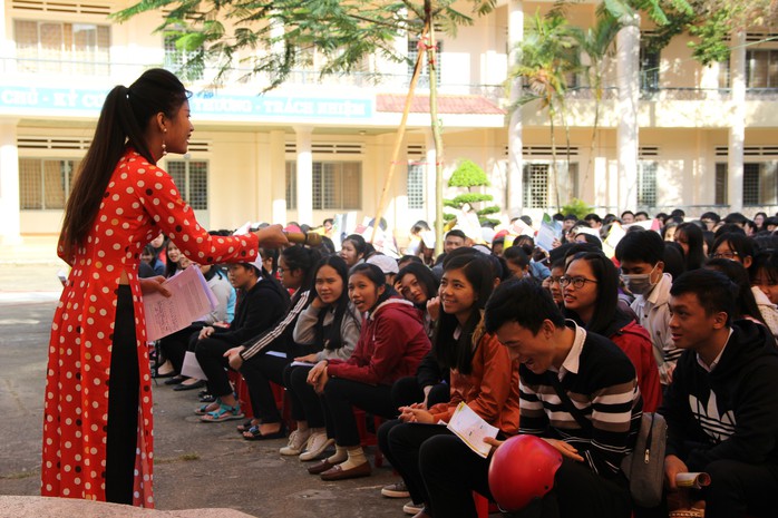 Đưa trường học đến thí sinh 2018 tại Đắk Lắk: Mê sư phạm nhưng sợ thất nghiệp - Ảnh 16.
