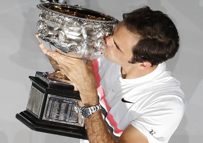 Federer bật khóc khi giữ cúp Úc mở rộng ở tuổi 36 - Ảnh 5.