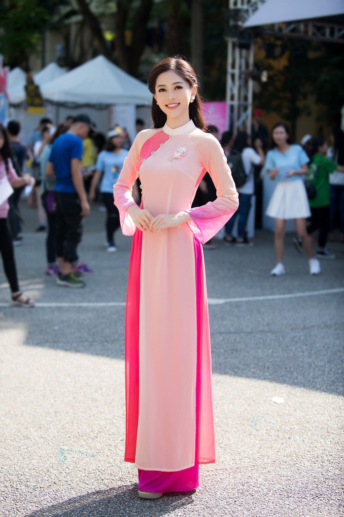 Á hậu Phương Nga về trường trước khi dự Miss Grand International 2018 - Ảnh 2.