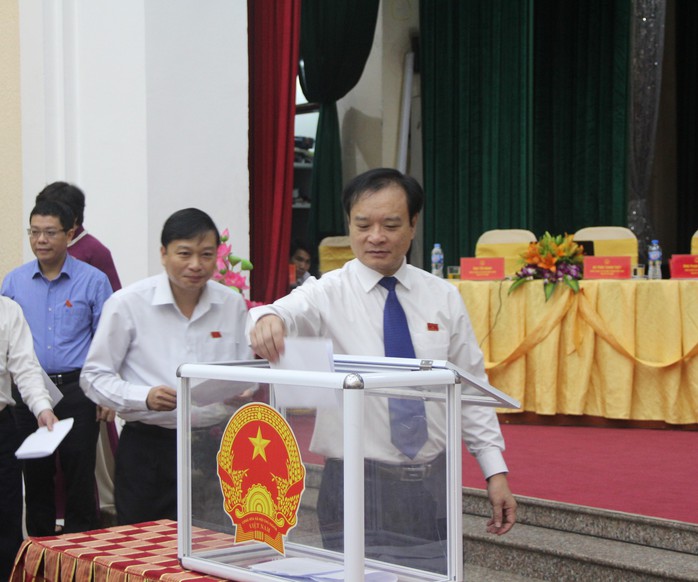 Nghệ An họp HĐND bất thường, bầu tân chủ tịch tỉnh 42 tuổi - Ảnh 2.